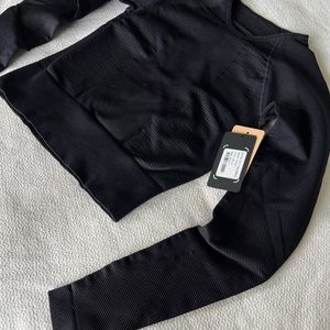 NUX Active Long Sleeve Crop Top - Black